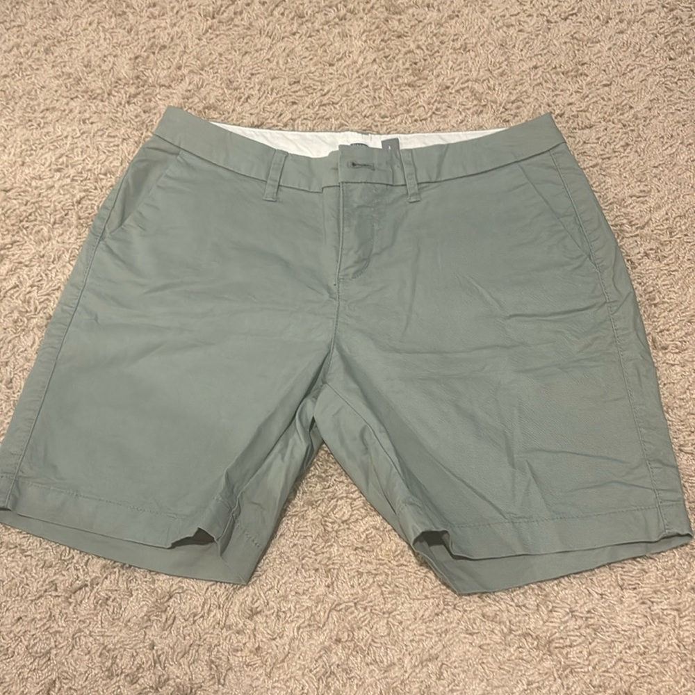 Super cute barely used - old navy Bermuda size 2